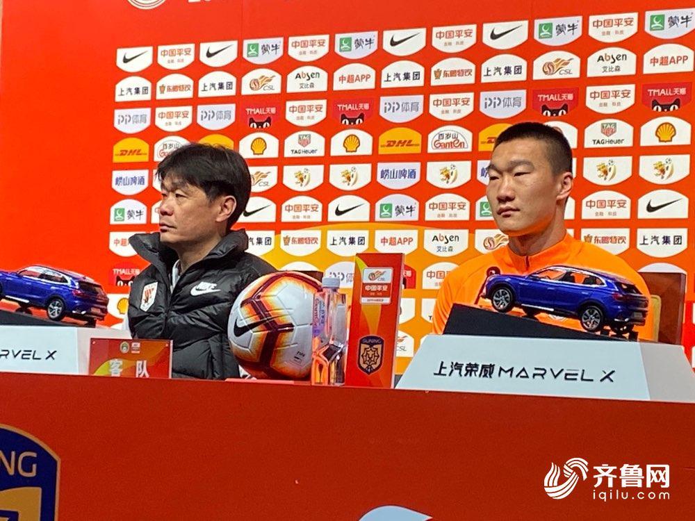 苏宁大胜鲁能，士气高涨声嘶力竭